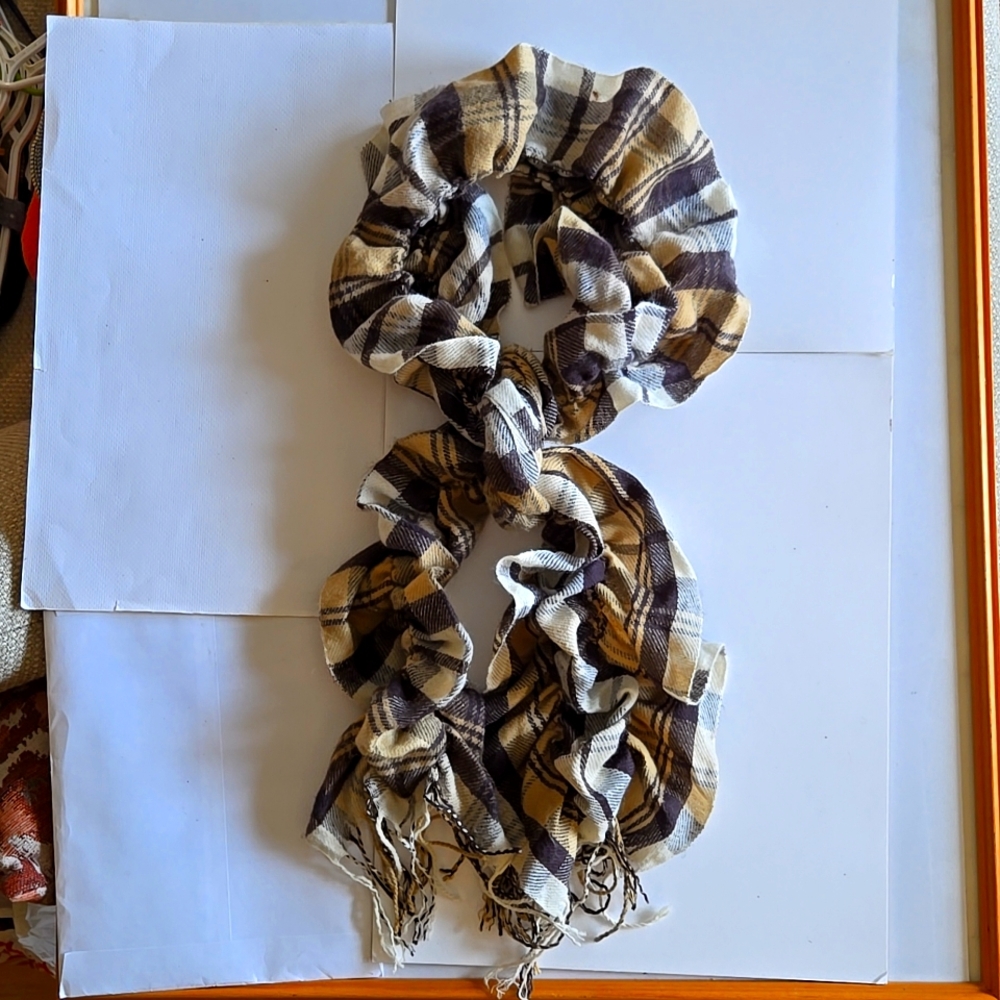 Scrunchie Plaid scarf, with Natural tones